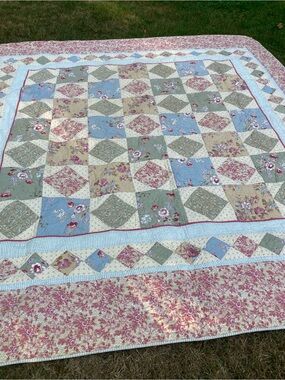 L.L. Bean King size Floral Patchwork Quilt - Cottage-core